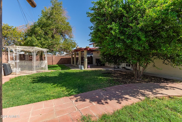 view of yard featuring a pergola and a patio area