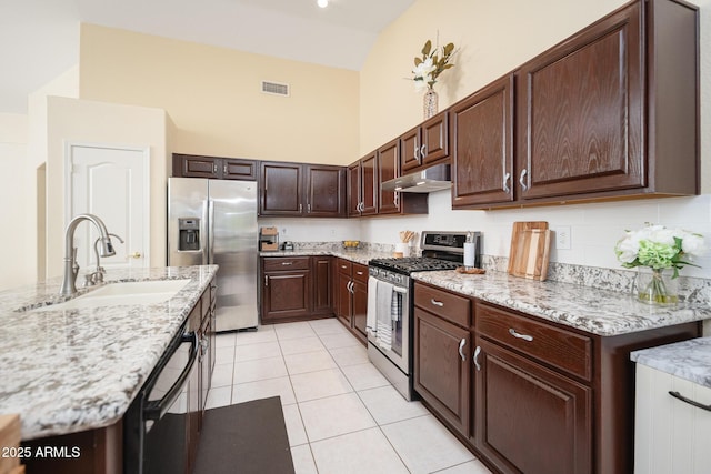835 W Beechnut Dr, Chandler, AZ 85248 - kitchen with stainless steel appliances, a sink, under cabinet range hood, high vaulted ceiling, and light tile patterned floors