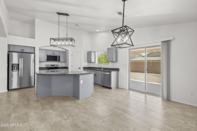 3843 E Citrine Rd, San Tan Valley, AZ 85143 - kitchen with stainless steel appliances, gray cabinets, dark countertops, a sink, and high vaulted ceiling