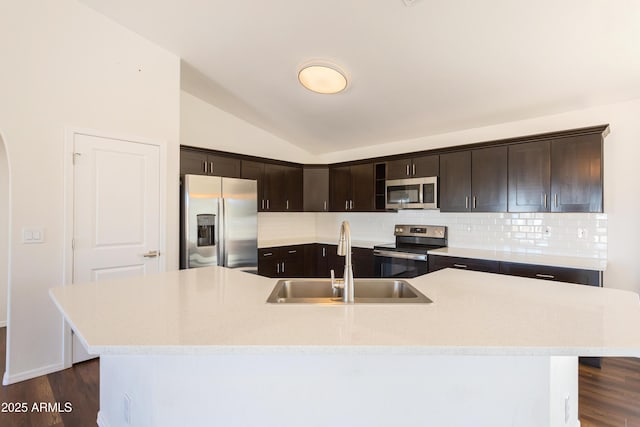 kitchen featuring sink, a center island with sink, appliances with stainless steel finishes, and lofted ceiling