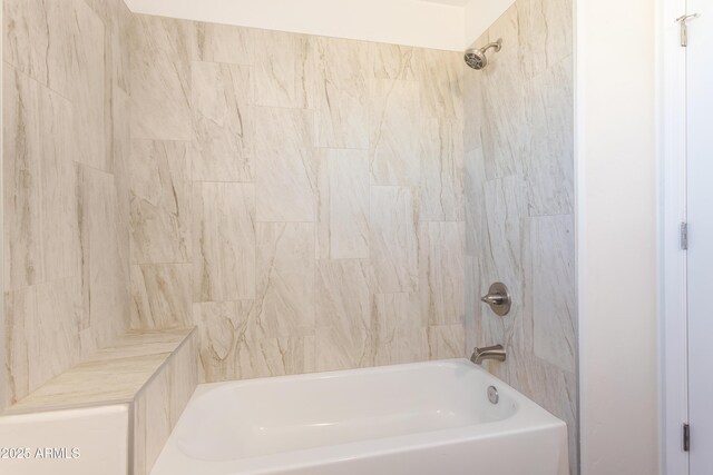 bathroom featuring tiled shower / bath