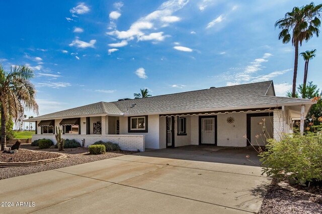 view of front of property featuring a garage