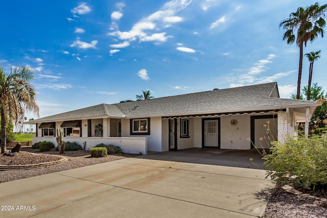 view of front facade with a carport