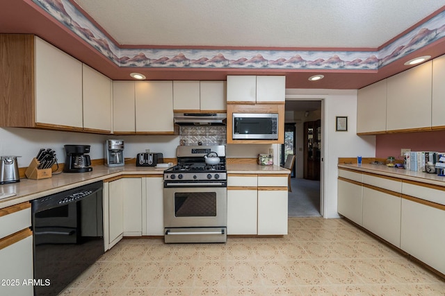 1147 Pedro Ct, Rio Rico, AZ 85648 - kitchen featuring appliances with stainless steel finishes, under cabinet range hood, light countertops, light floors, and recessed lighting