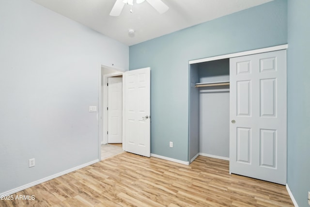 unfurnished bedroom featuring wood finished floors, ceiling fan, baseboards, and a closet