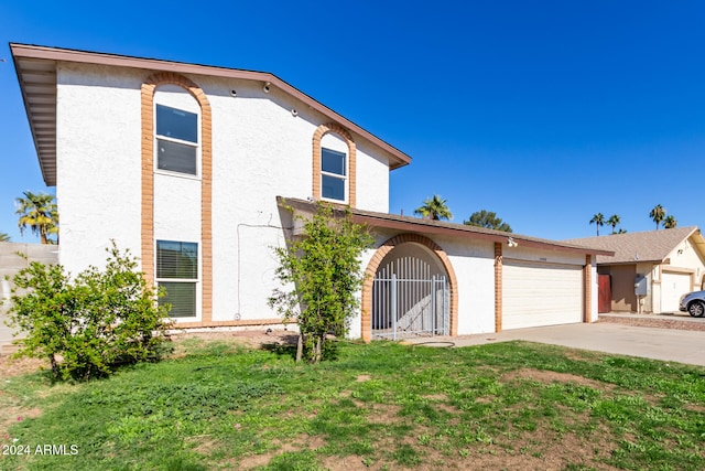 view of front of property featuring a front lawn and a garage