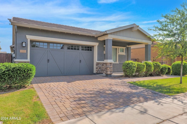 view of front facade featuring a garage