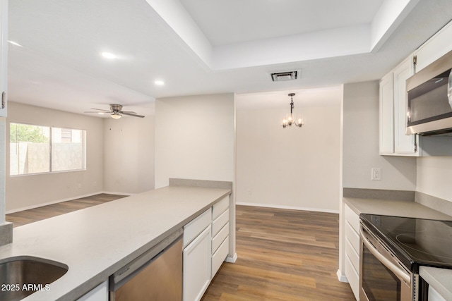 222 W Brown Rd Unit 14, Mesa, AZ 85201 - kitchen featuring appliances with stainless steel finishes, white cabinets, light wood-type flooring, recessed lighting, and light countertops