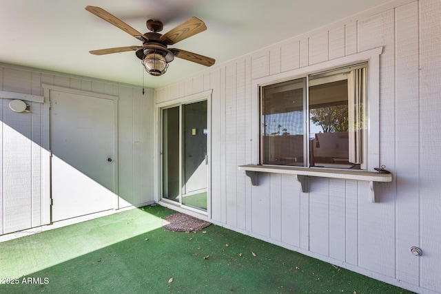 doorway to property with ceiling fan