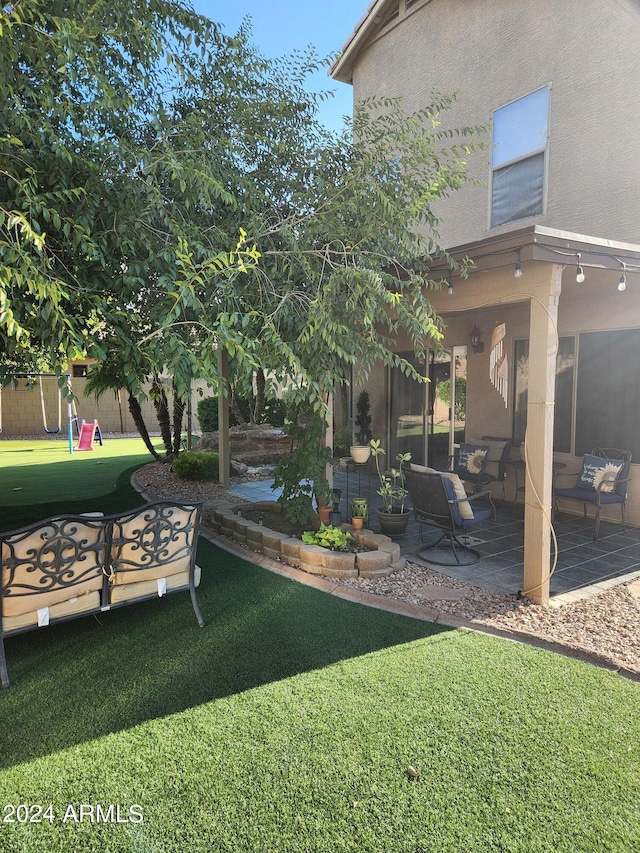 view of yard featuring a patio