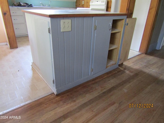 60 Wood Cyn, Bisbee, AZ 85603 - details with stove and wood finished floors