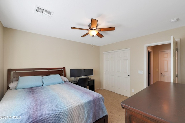 bedroom featuring a ceiling fan, visible vents, and light carpet
