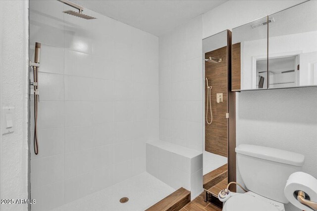 6747 N 12th St, Phoenix, AZ 85014 - bathroom with visible vents, toilet, and walk in shower