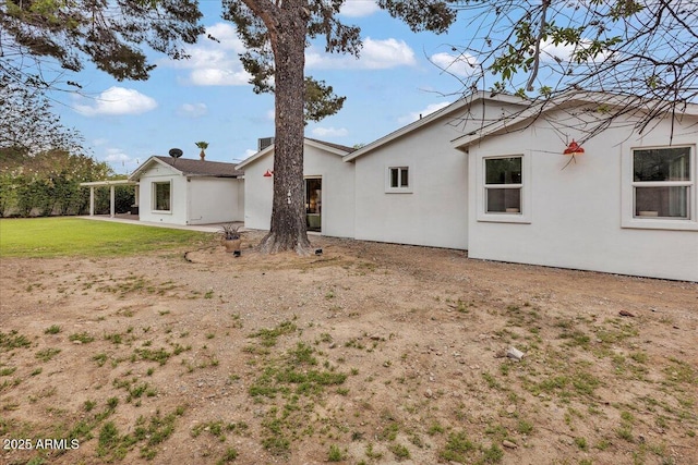 6747 N 12th St, Phoenix, AZ 85014 - rear view of property featuring stucco siding, a yard, and a patio area