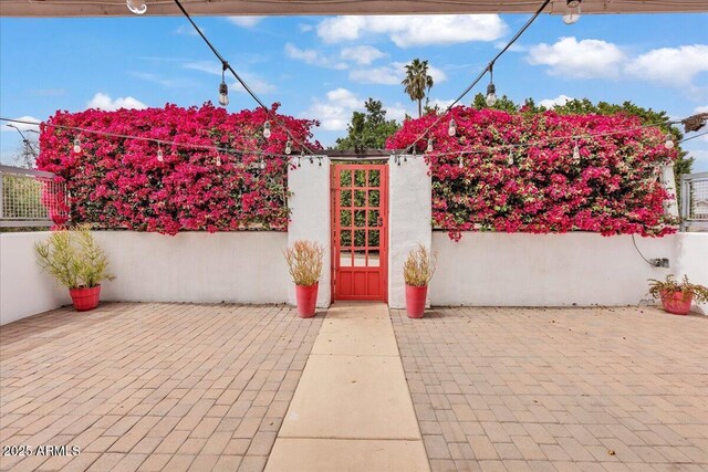 6747 N 12th St, Phoenix, AZ 85014 - exterior space featuring a gate and fence