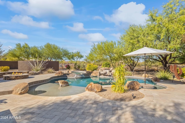 15406 E Cavedale Dr, Scottsdale, AZ 85262 - view of swimming pool with a fire pit, a patio, a fenced backyard, and a pool with connected hot tub