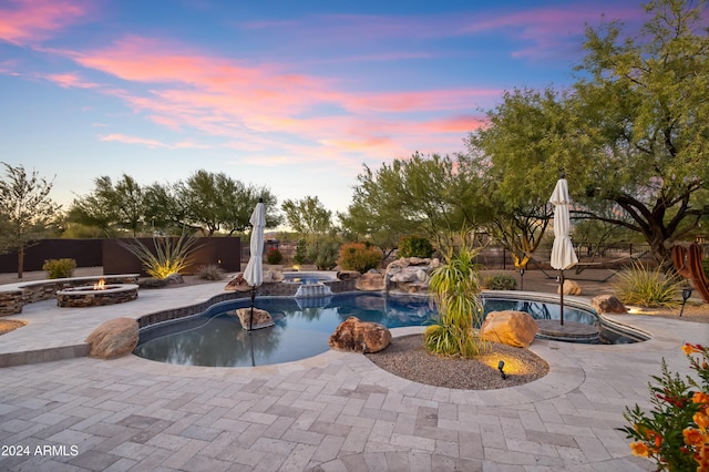 15406 E Cavedale Dr, Scottsdale, AZ 85262 - pool at dusk with a fire pit, a patio area, a pool with connected hot tub, and a fenced backyard