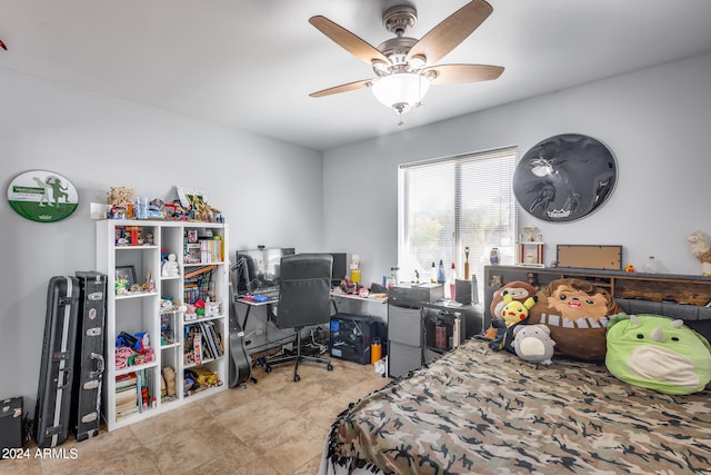 bedroom featuring ceiling fan