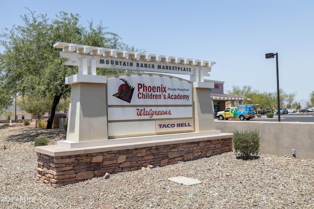 view of community / neighborhood sign