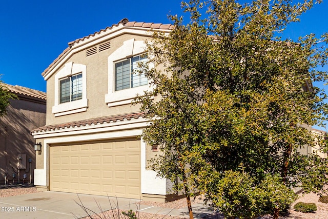 view of front facade with a garage