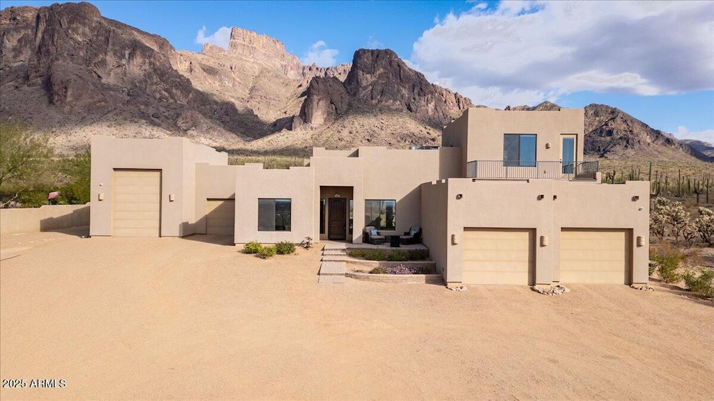 pueblo-style home featuring a mountain view