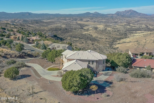 bird's eye view with a mountain view