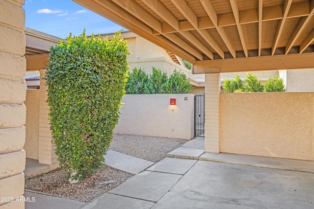 4525 N 66th St Unit 95, Scottsdale, AZ 85251 - view of patio with a gate and fence