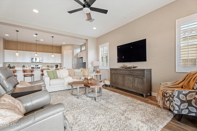 living area featuring visible vents, wood finished floors, recessed lighting, baseboards, and ceiling fan