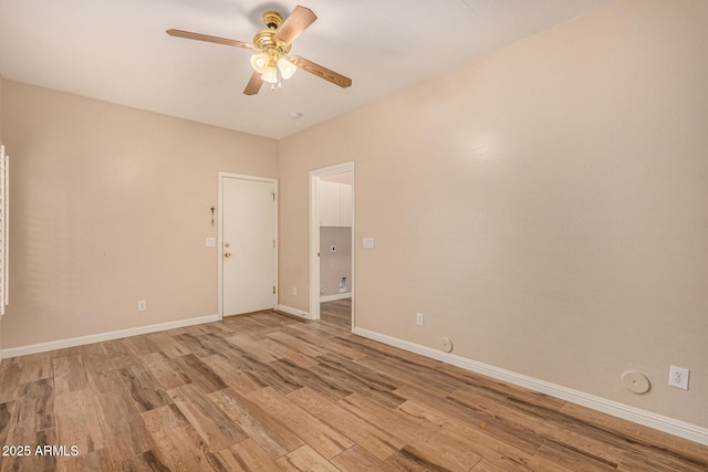 empty room featuring light wood-type flooring, ceiling fan, and baseboards