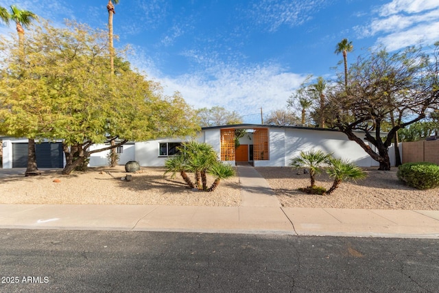 mid-century modern home featuring fence