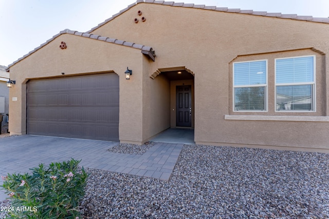 view of front facade with a garage