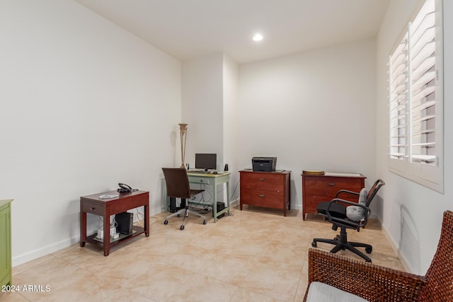 office area featuring a wealth of natural light