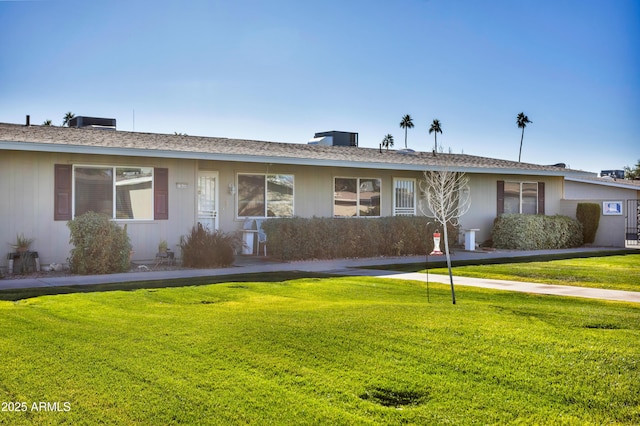 ranch-style house featuring a front yard