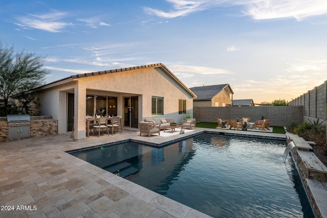 back house at dusk with an outdoor living space, area for grilling, a fenced in pool, pool water feature, and a patio area