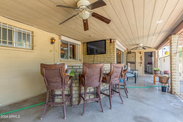 3136 W Sunnyside Ave, Phoenix, AZ 85029 - view of patio featuring ceiling fan and a bar