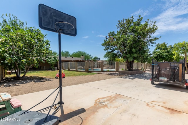 3136 W Sunnyside Ave, Phoenix, AZ 85029 - view of patio / terrace featuring a swimming pool