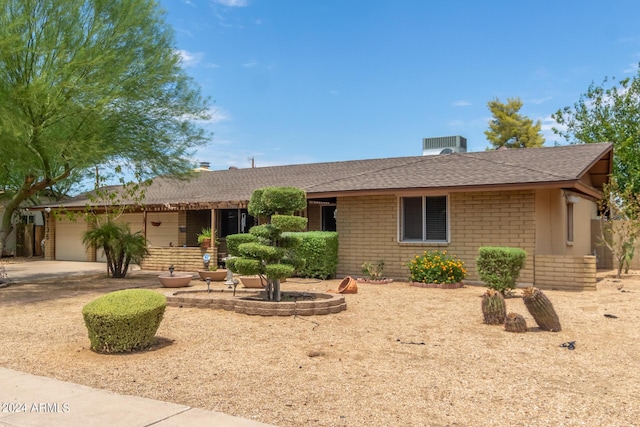 3136 W Sunnyside Ave, Phoenix, AZ 85029 - ranch-style home featuring cooling unit and a garage