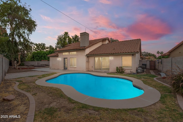 845 N Oak Ct, Chandler, AZ 85226 - view of pool featuring a fenced backyard and a patio
