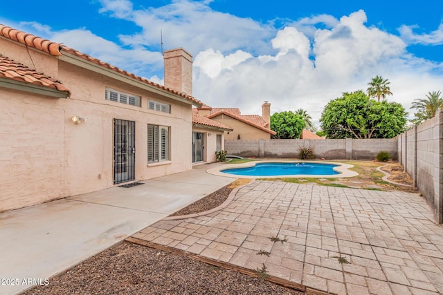 845 N Oak Ct, Chandler, AZ 85226 - view of swimming pool featuring a fenced backyard and a patio area