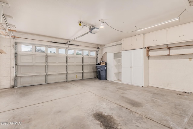 845 N Oak Ct, Chandler, AZ 85226 - garage featuring a garage door opener