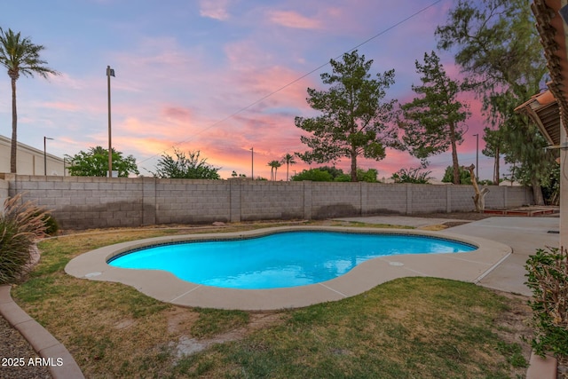 845 N Oak Ct, Chandler, AZ 85226 - view of swimming pool featuring a patio area