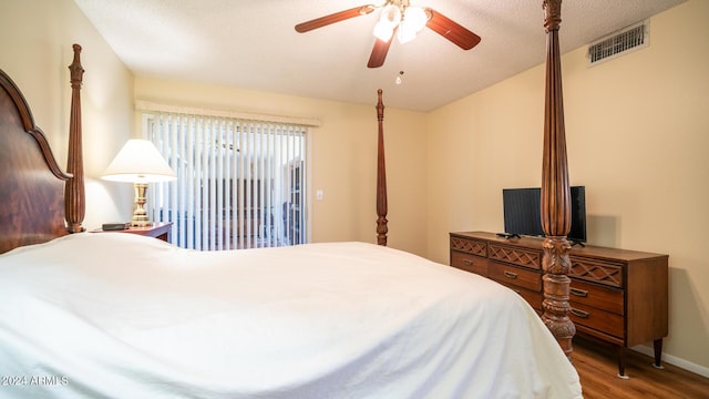 bedroom featuring hardwood / wood-style floors, a textured ceiling, and ceiling fan