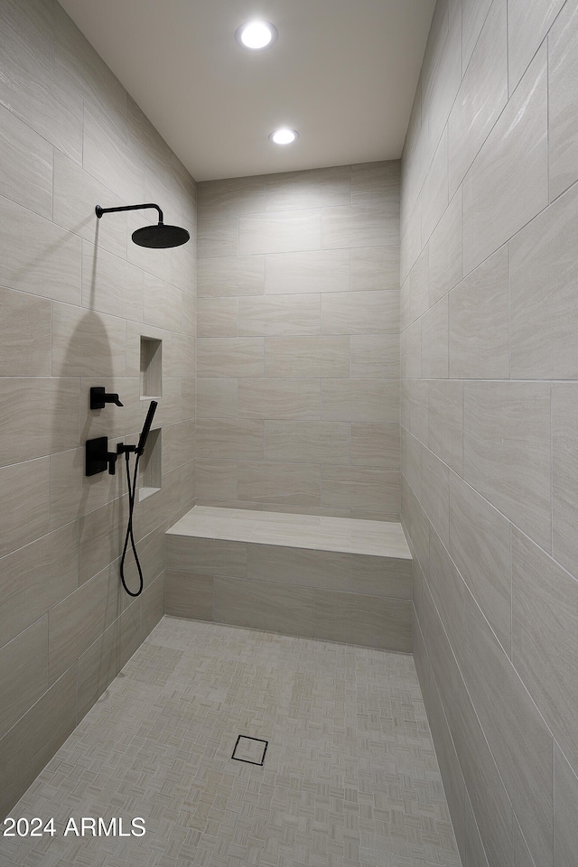 bathroom featuring a tile shower