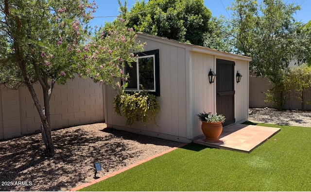 3201 E Colter St, Phoenix, AZ 85018 - view of outdoor structure with a fenced backyard
