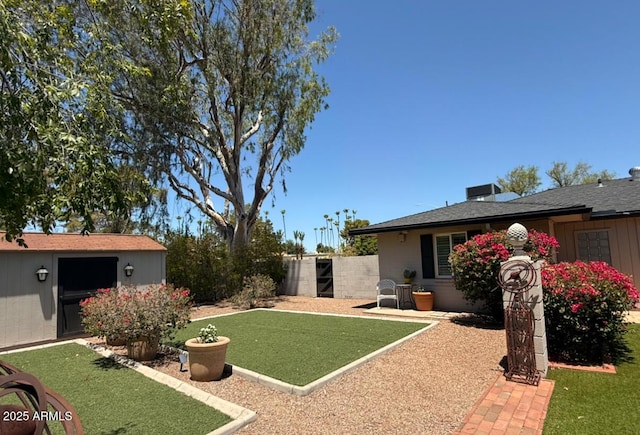 3201 E Colter St, Phoenix, AZ 85018 - view of yard featuring a patio area