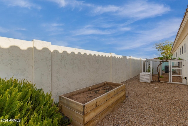 view of yard featuring a fenced backyard and a vegetable garden