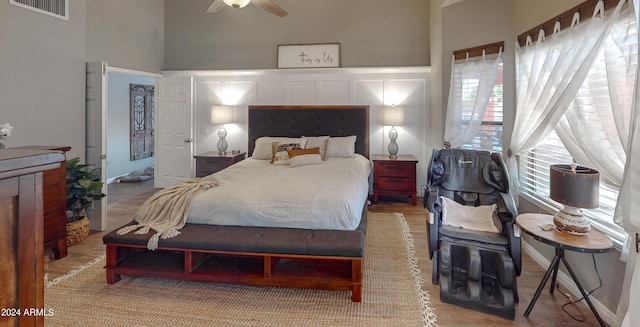 bedroom featuring ceiling fan