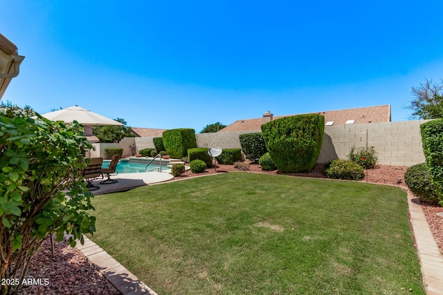 7648 W Mauna Loa Ln, Peoria, AZ 85381 - view of yard with a patio area