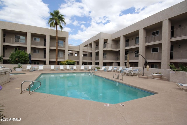 7474 E Earll Dr Unit 311, Scottsdale, AZ 85251 - community pool with a patio area