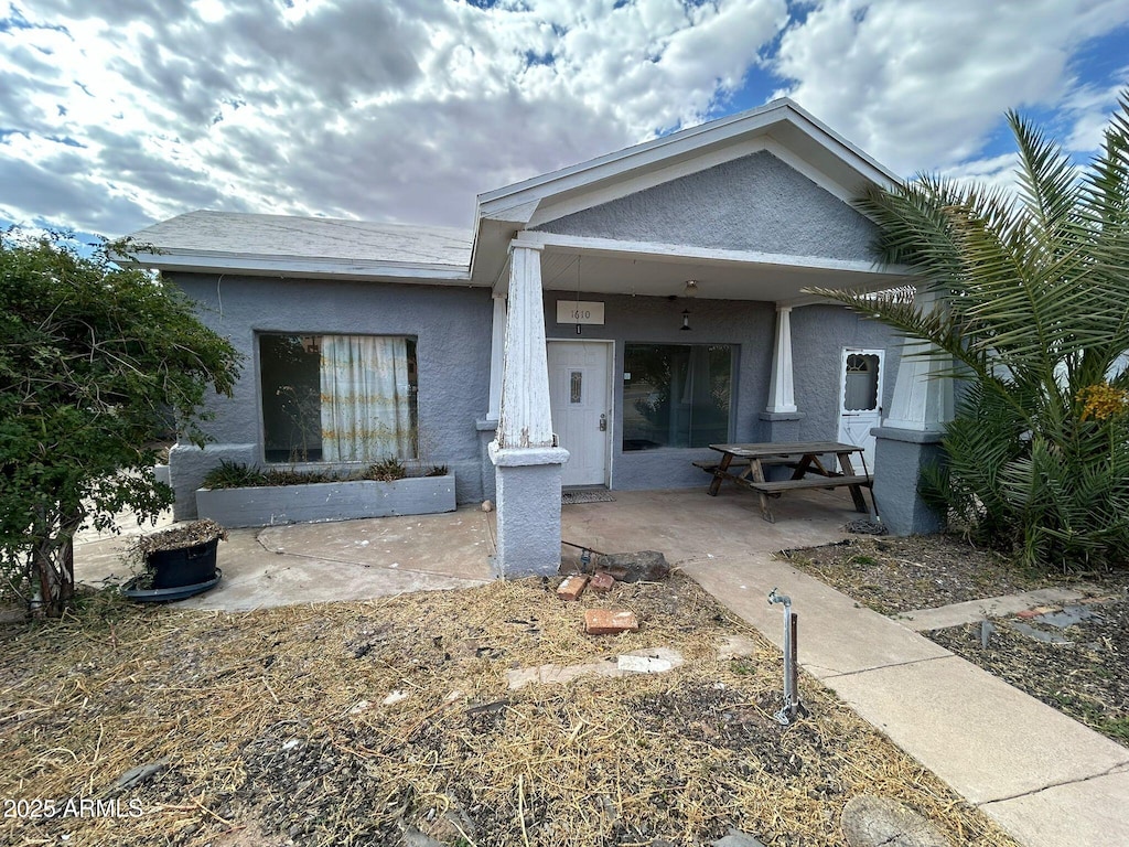 view of front of house featuring a patio area